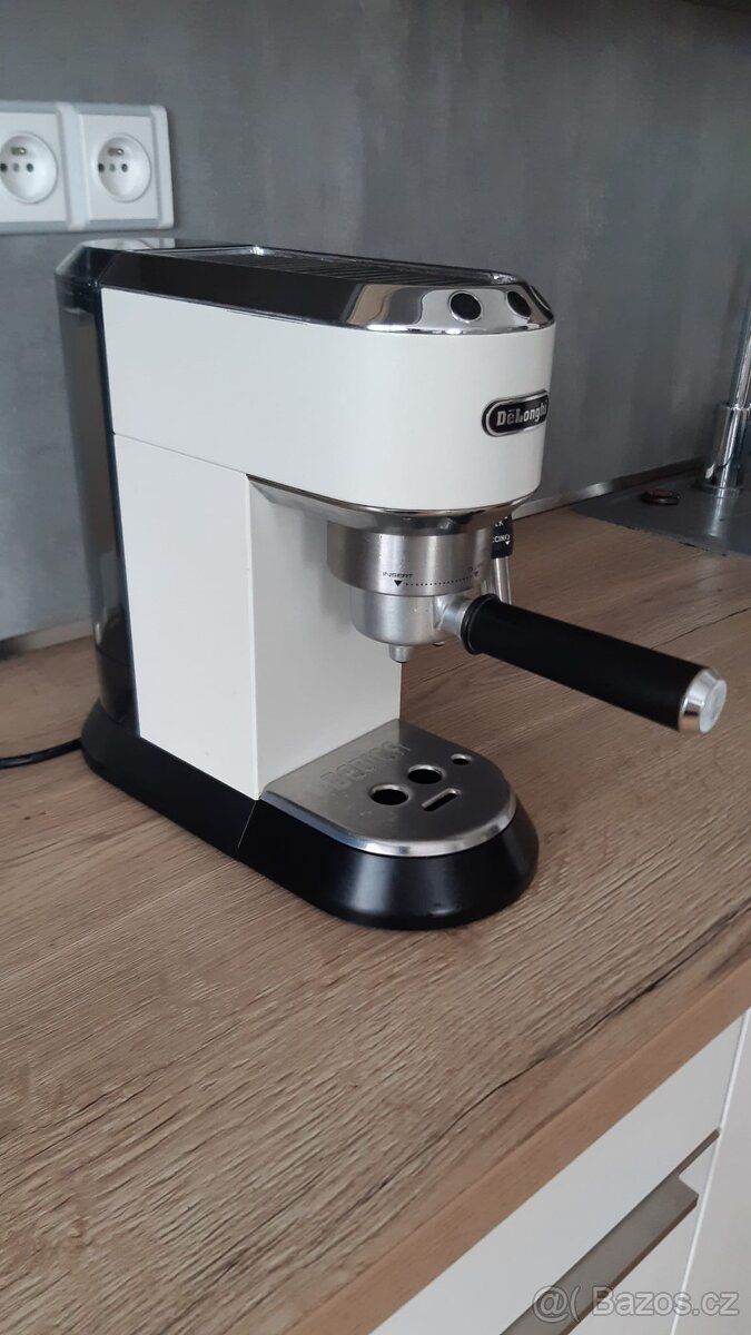 Kávovar De Longhi Dedica Style - 2