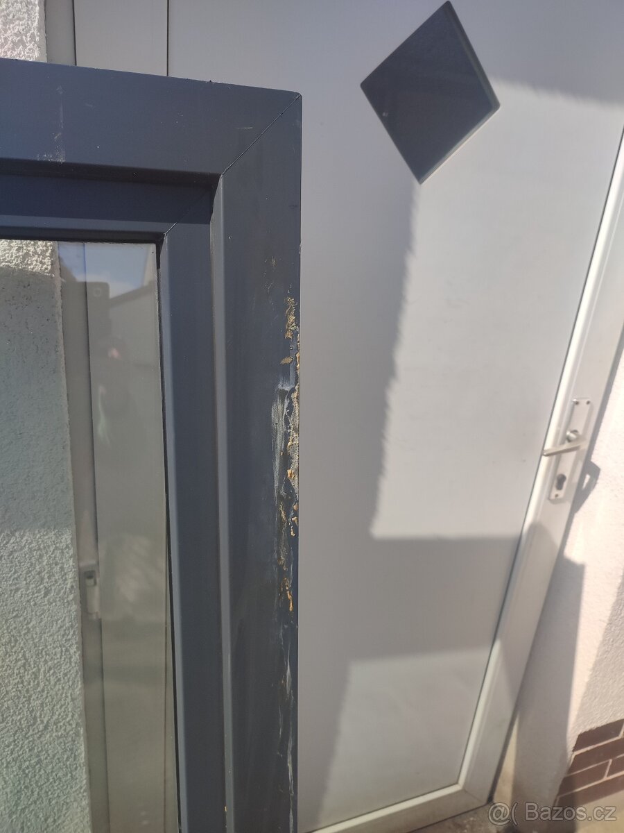 Značkové plastové okno antracit, bílá - 2