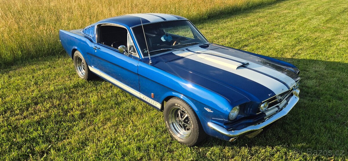 Ford Mustang Fastback GT - 2