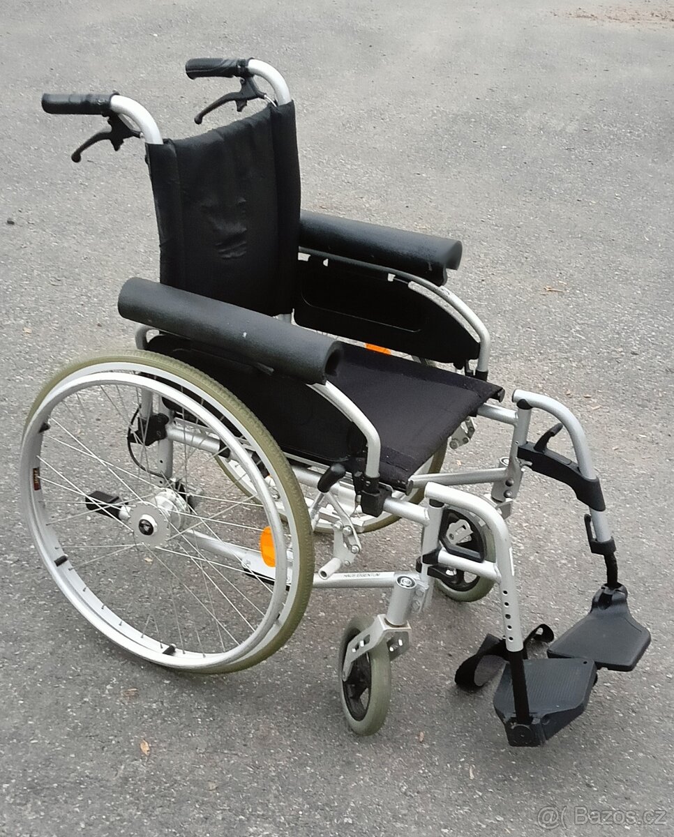 Invalidní vozík bržděný B+B šířka sedu 45cm - 2