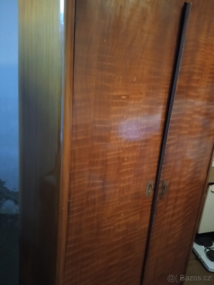 starožitná skříň - 2