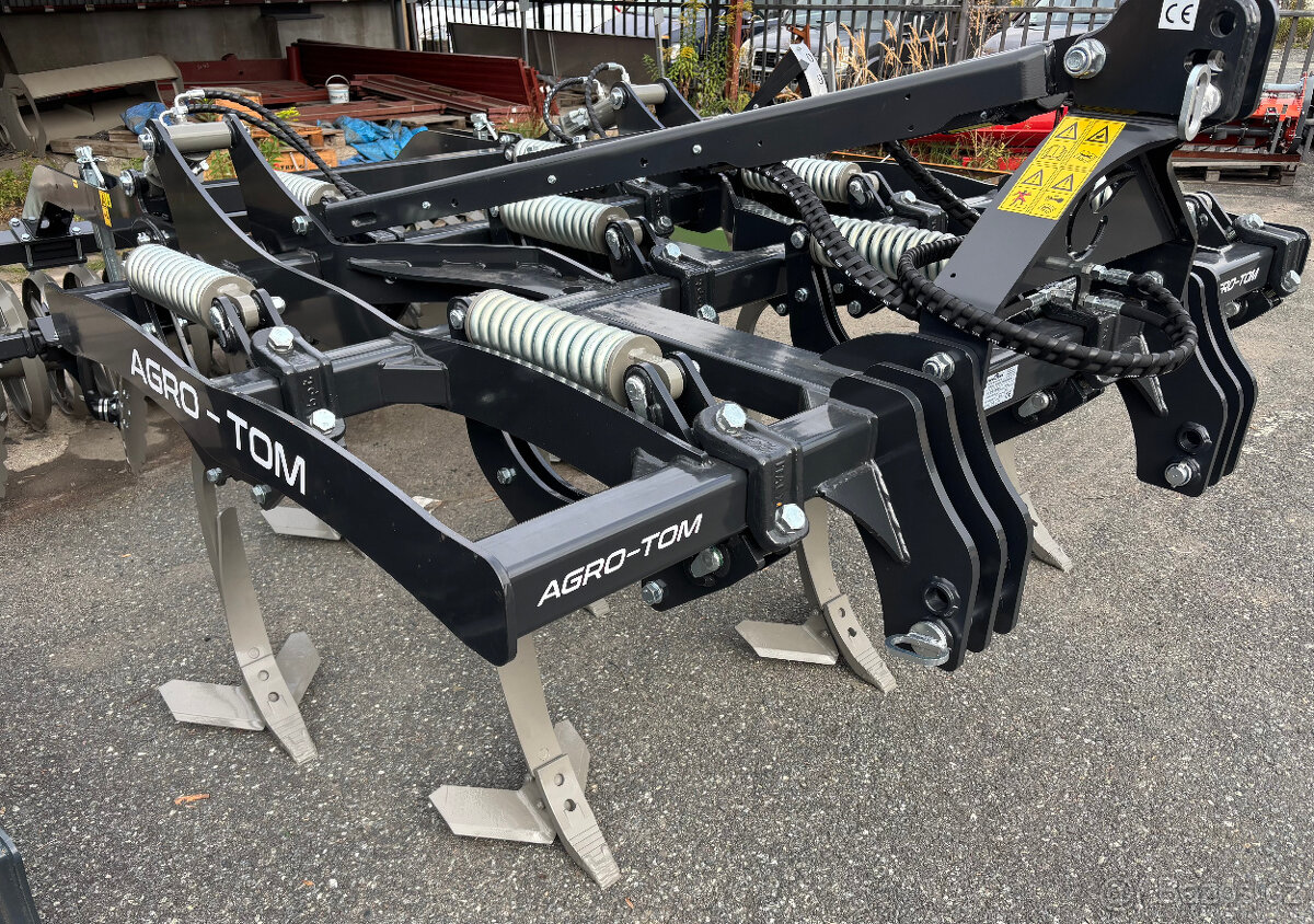 Predám radličkový podmietač 2,5m Hudraulicke nastaveni valce - 2