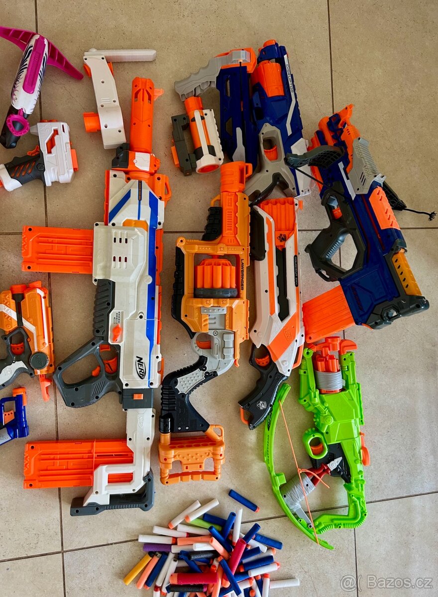 Sbírka dětských pistolí NERF včetně nábojů - 2