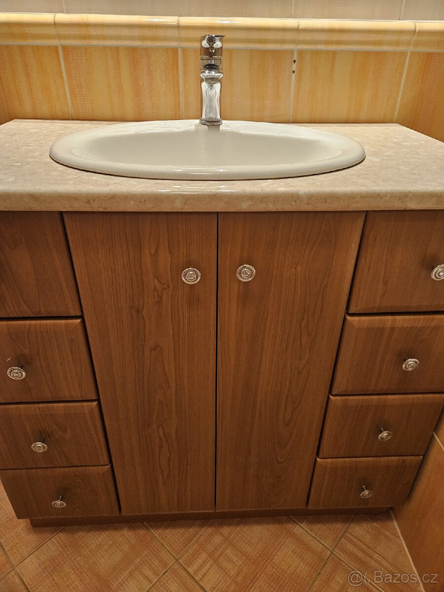 Koupelnová skříňka včetně umyvadla a baterie - 2