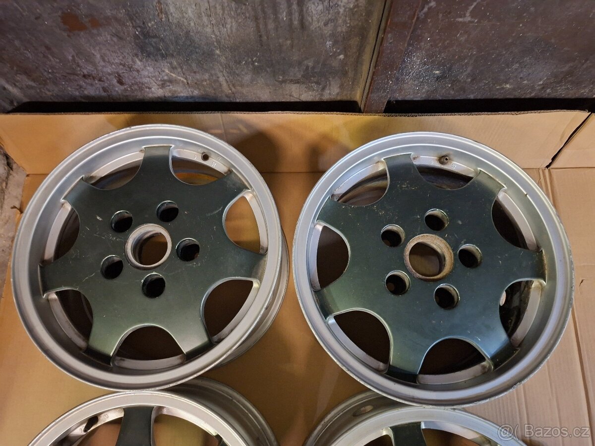 Porsche 928 S4 sada origo kol 7,5 a 9×16 - 2