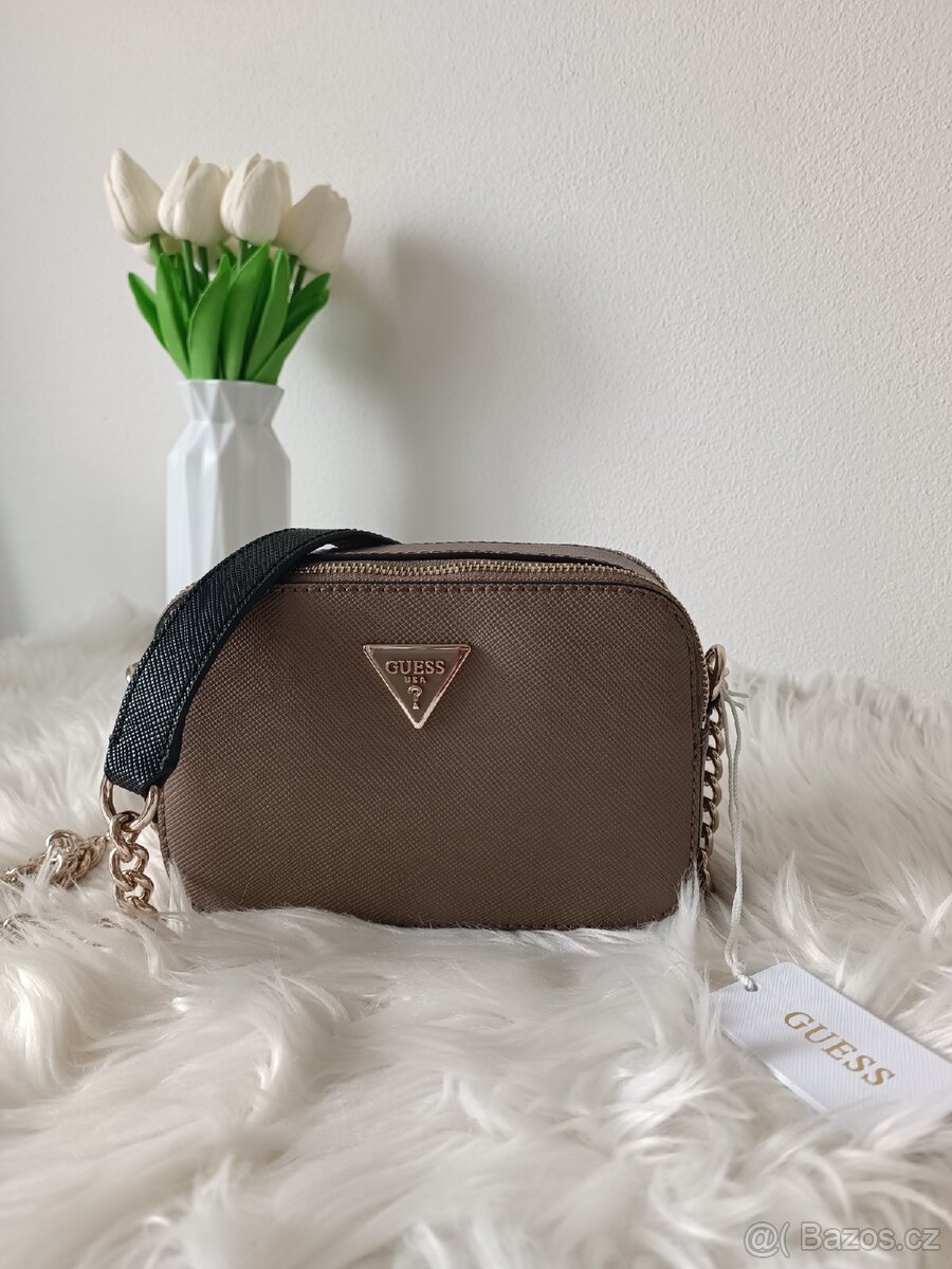 Hnědá crossbody kabelka Guess - 2