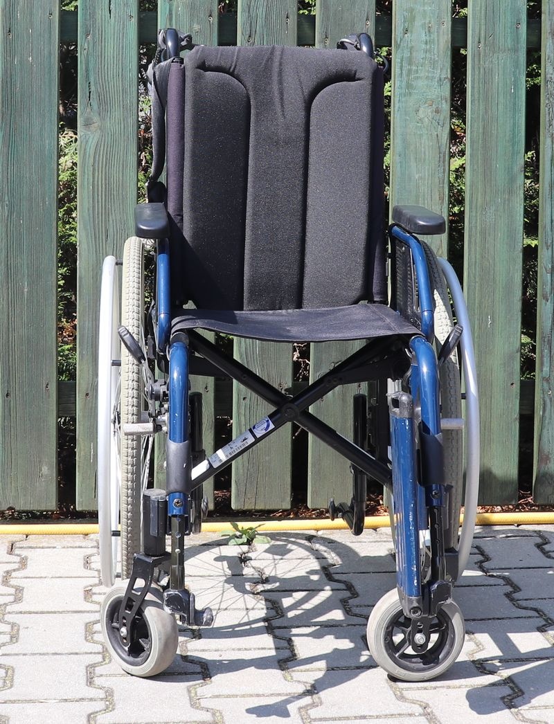 051-Mechanický invalidní vozík Meyra. - 2