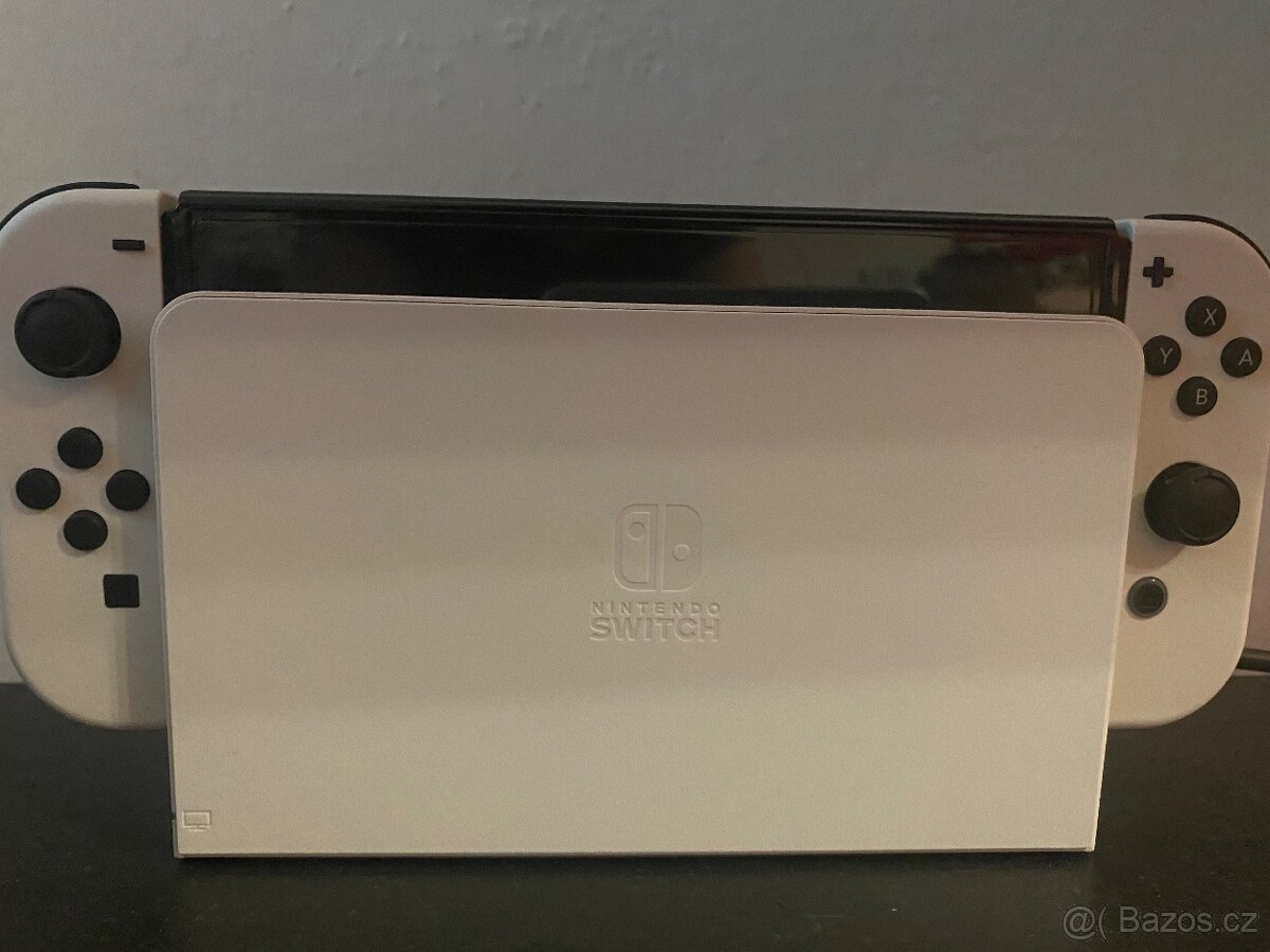 Nintendo switch + hry a obal - 2