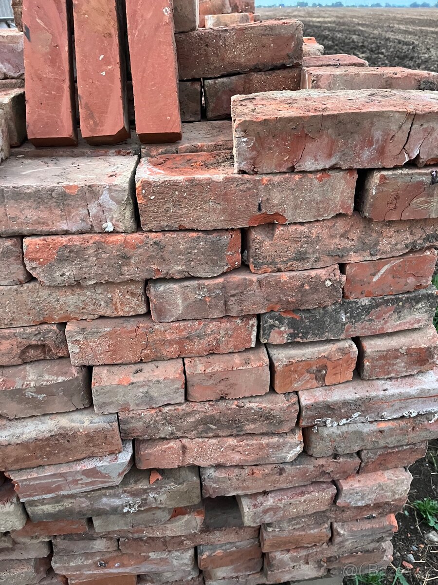 Staré cihly očištěné - 2