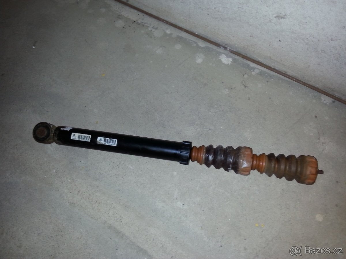 Prodám věci na VW Passat B6 - 2