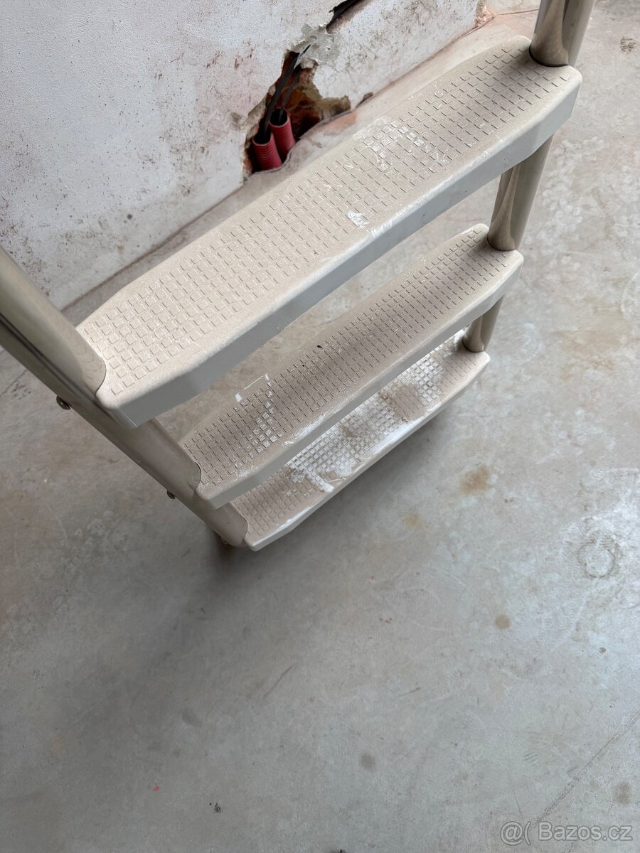 Schůdky k bazénu - 2