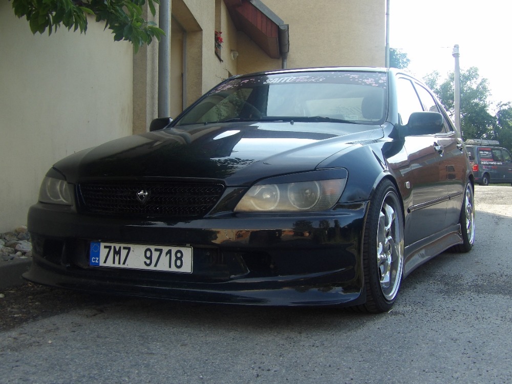 Lexus IS200 RHD - 2