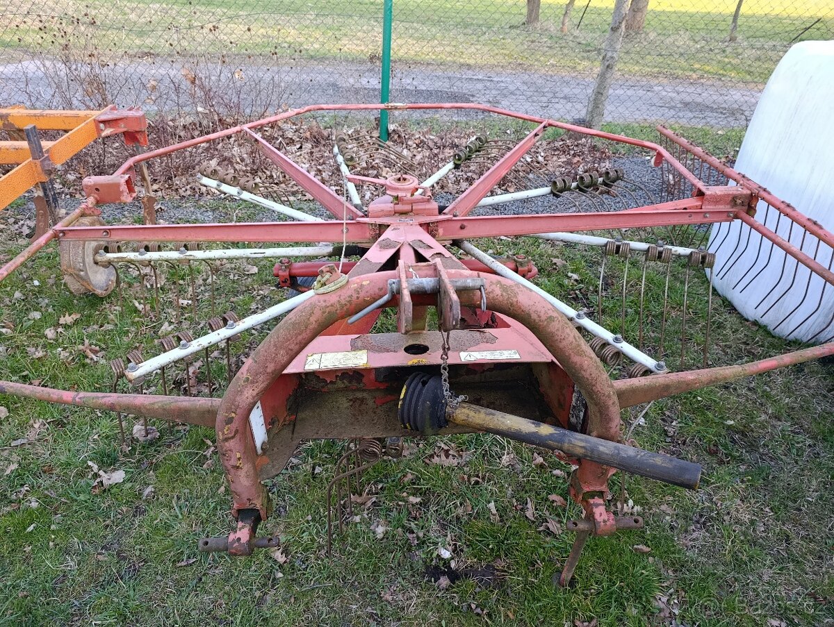 Shrnovač sena Kuhn - 2