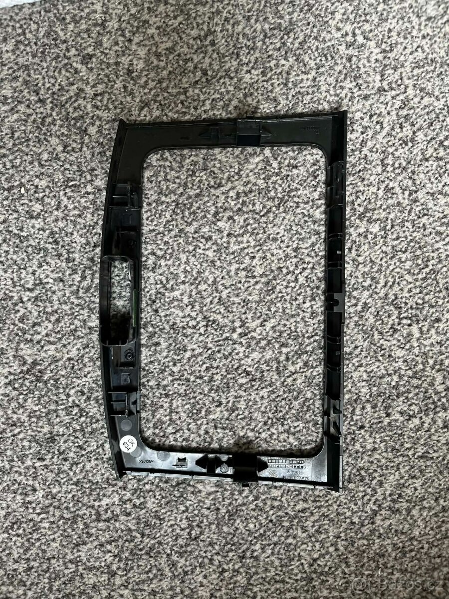 rámeček kolem rádia vw passat B7 - 2