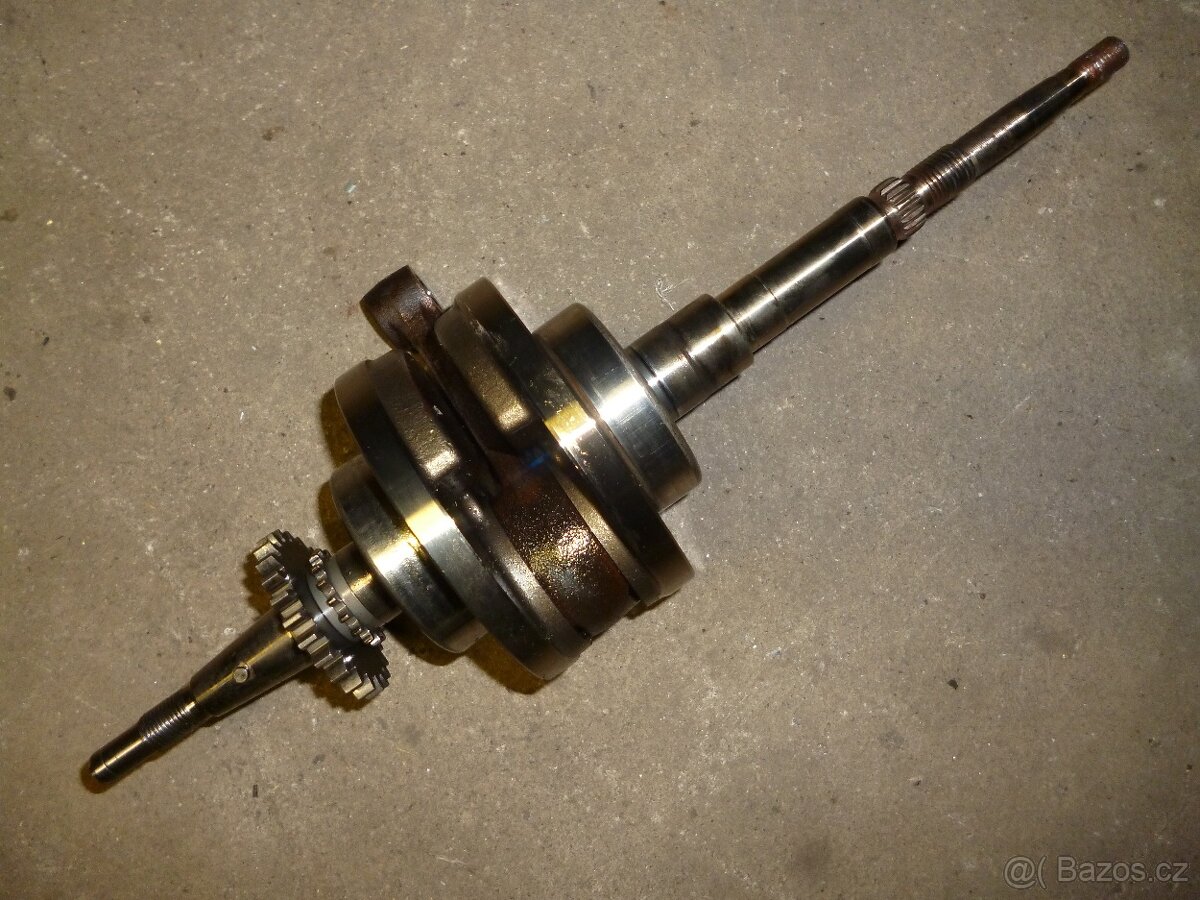 Peugeot Satelis 125 Compressor. Kliková hřídel. rok 2007 - 2