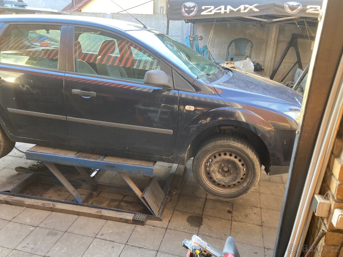 Ford Focus 1.6 nafta 66kW 2005 - 2