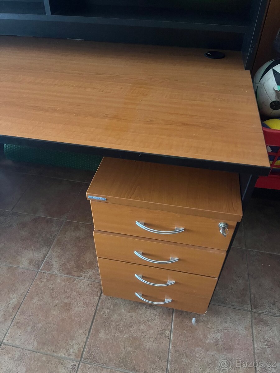 Kancelářský stůl + kontejner - 2