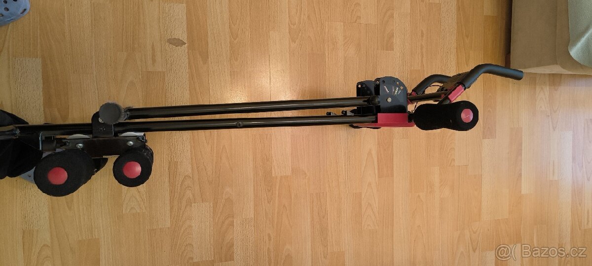 Posilovací stroj na břicho a zada - 2