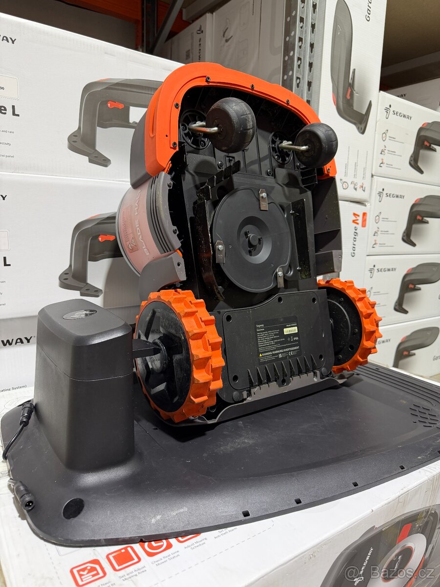 Robotická sekačka Segway Navimow H3000E VF, PŘEDVÁDĚCÍ - 2