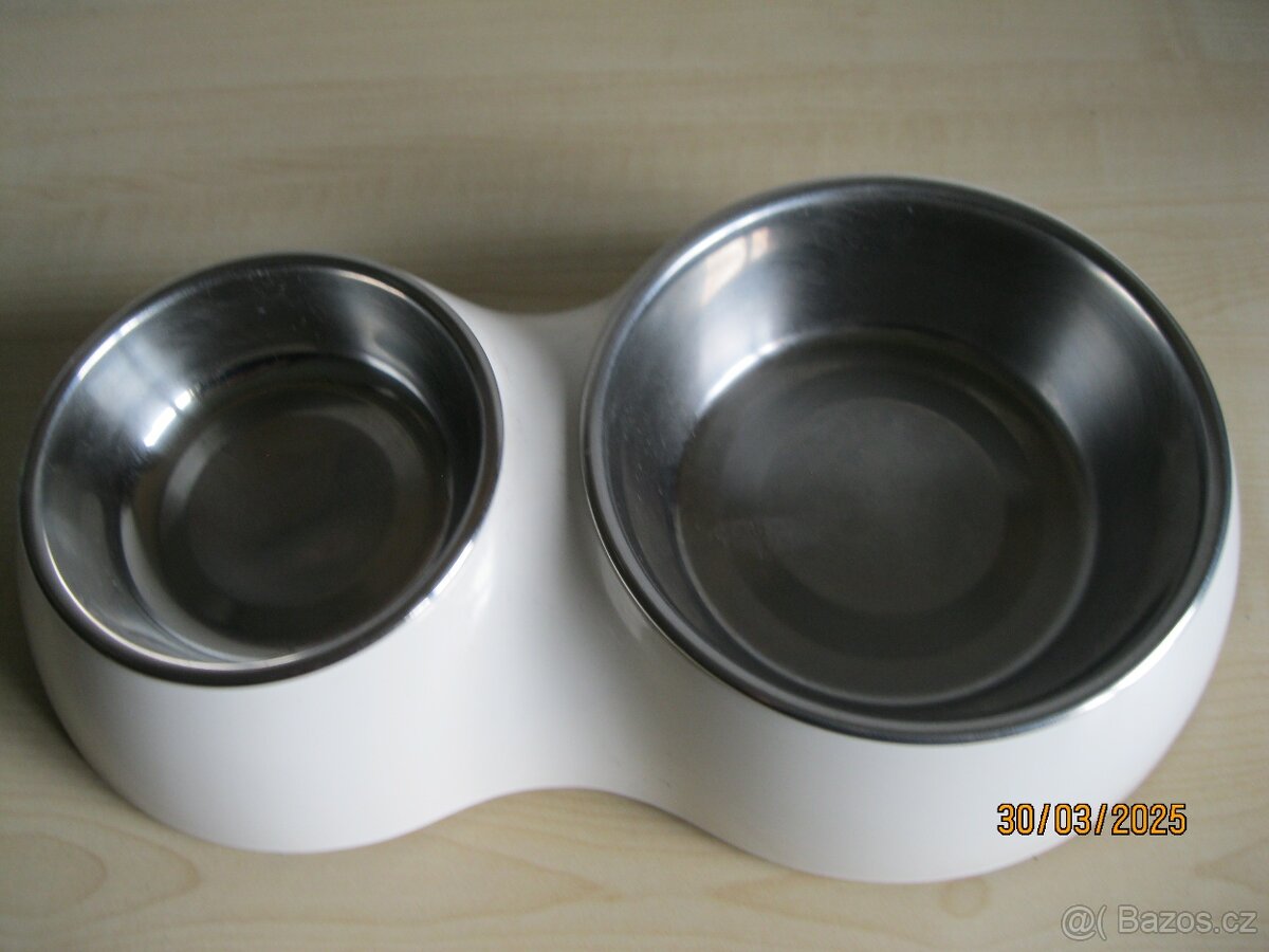 Miska na krmení a vodu. - 2