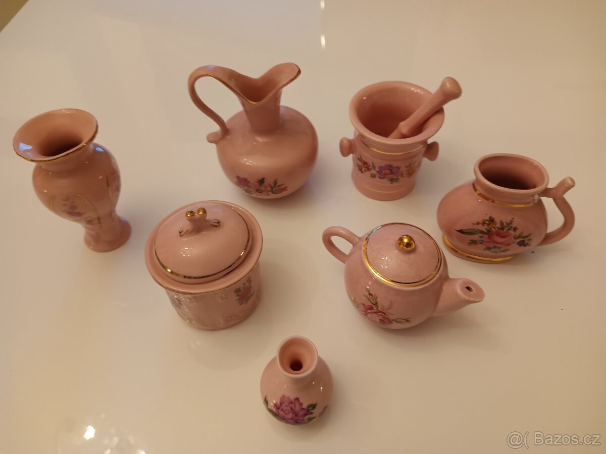Malý růžový porcelán. - 2