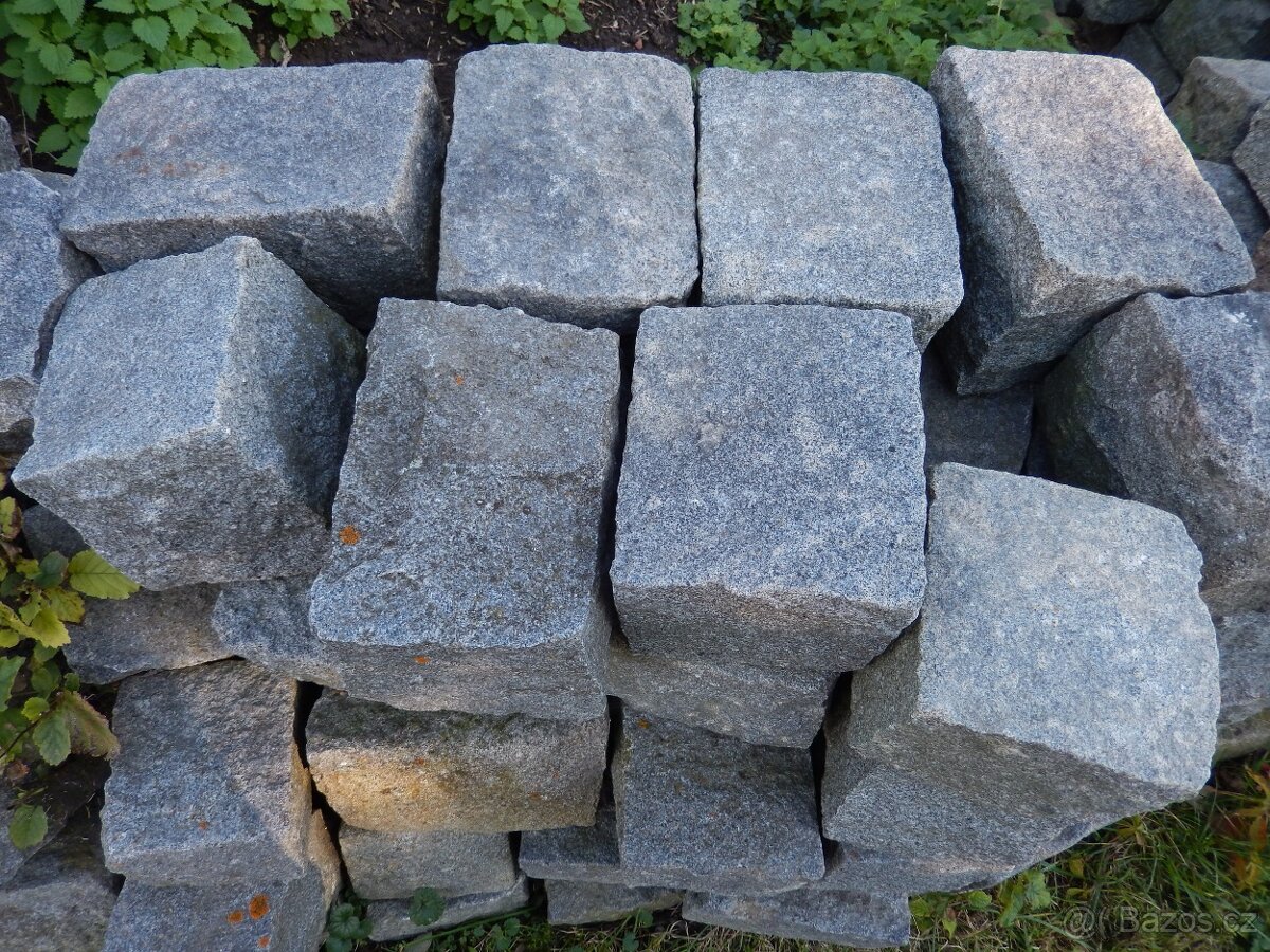 VELKÉ DLAŽEBNÍ KOSTKY - 2