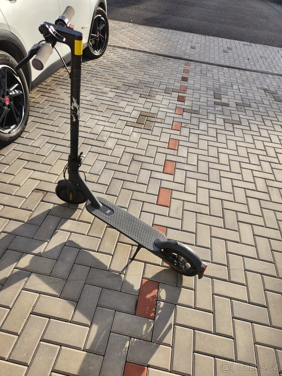 Xiaomi Mi Electric Scooter Essential – jako nová - 2