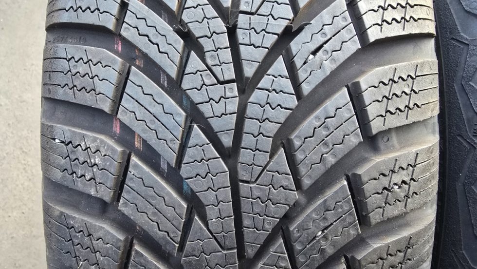 Zimní pneu 195/65/15 Continental - 2