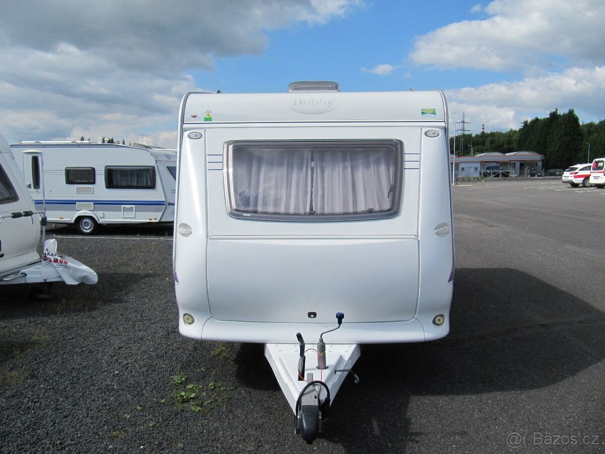 Prodám karavan Hobby 400 sf,model 2008 + mover, klima ,stan - 2