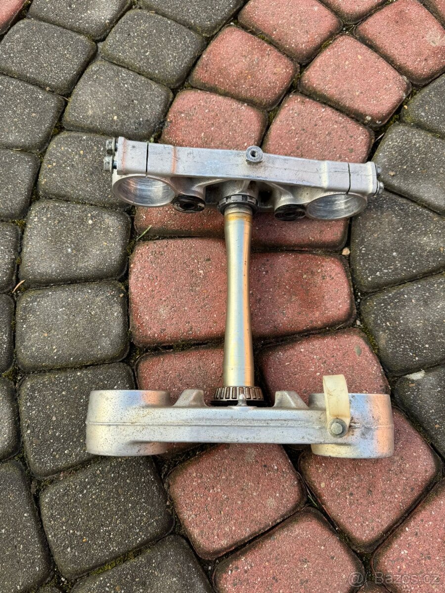 držáky vidlic horní a dolní můstky zavěšení honda cr 125 - 2