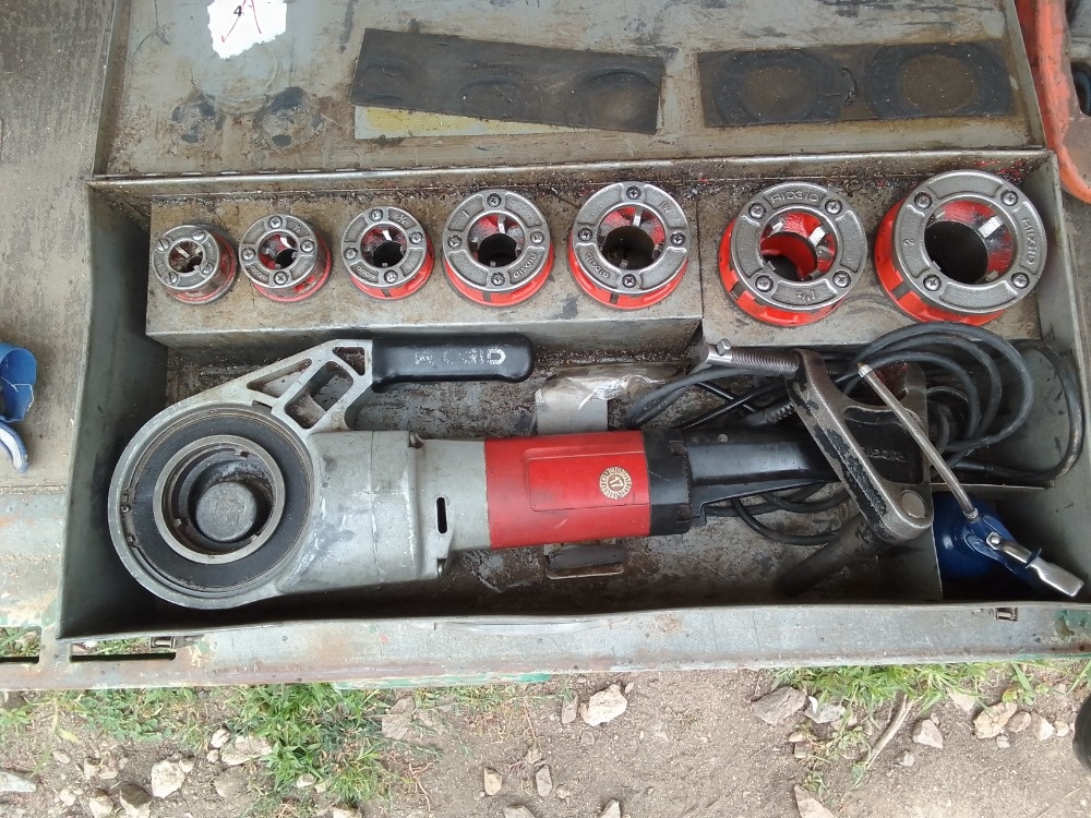 Ruční elektrický závitořez RIDGID 690 - 2