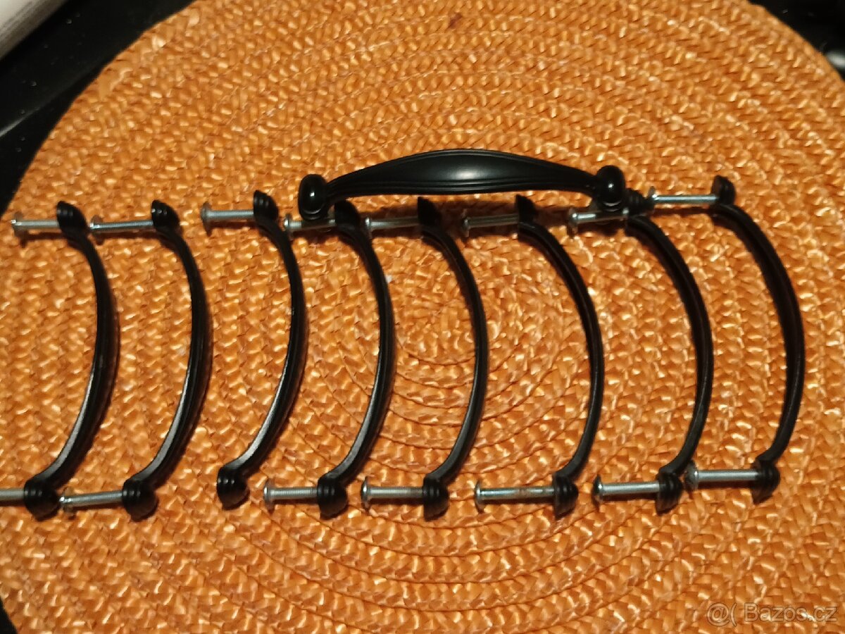 úchytka dvířka - 2