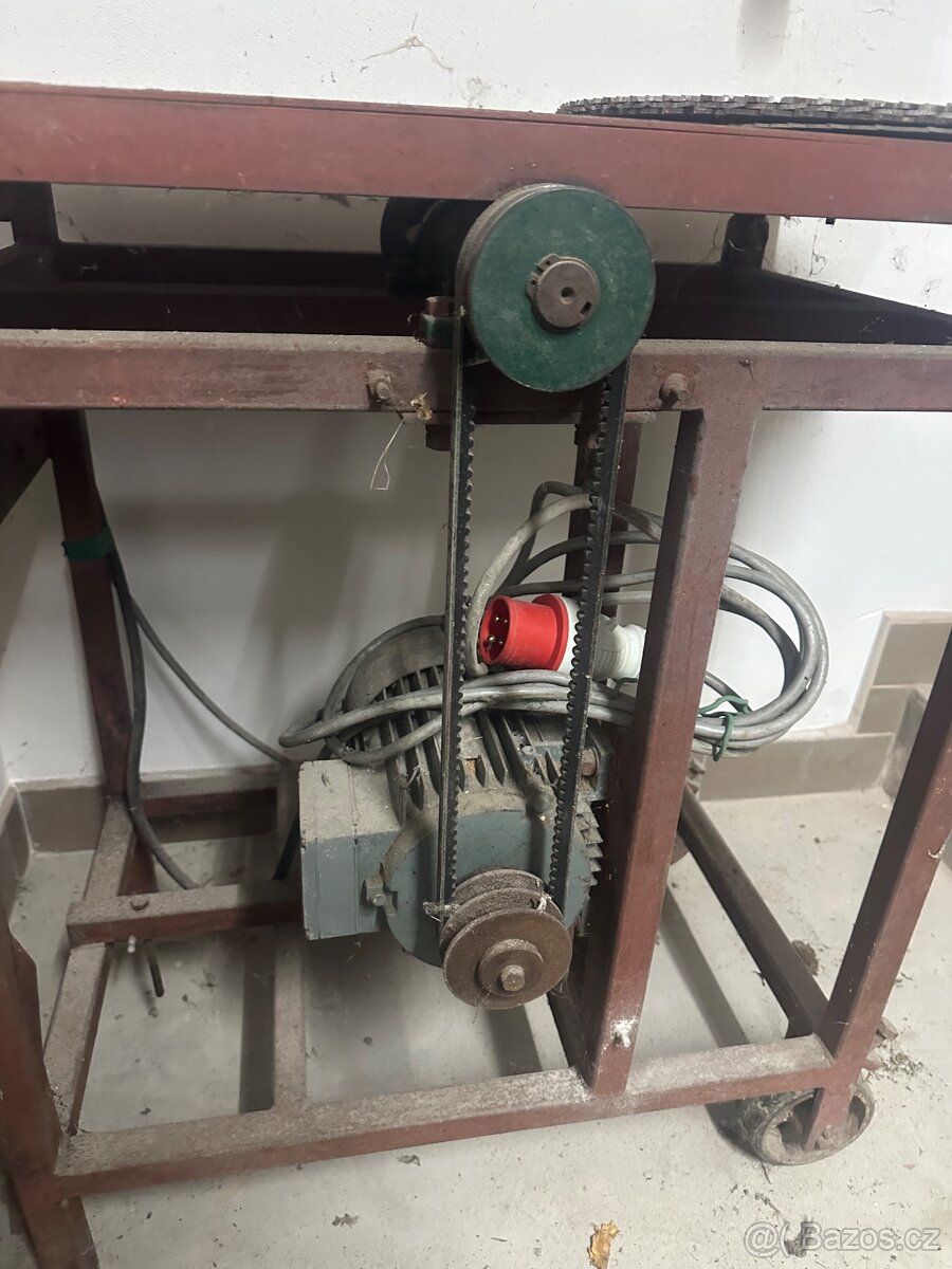 Cirkulárka 380V, dobry stav, nový řemen, kotouče - 2