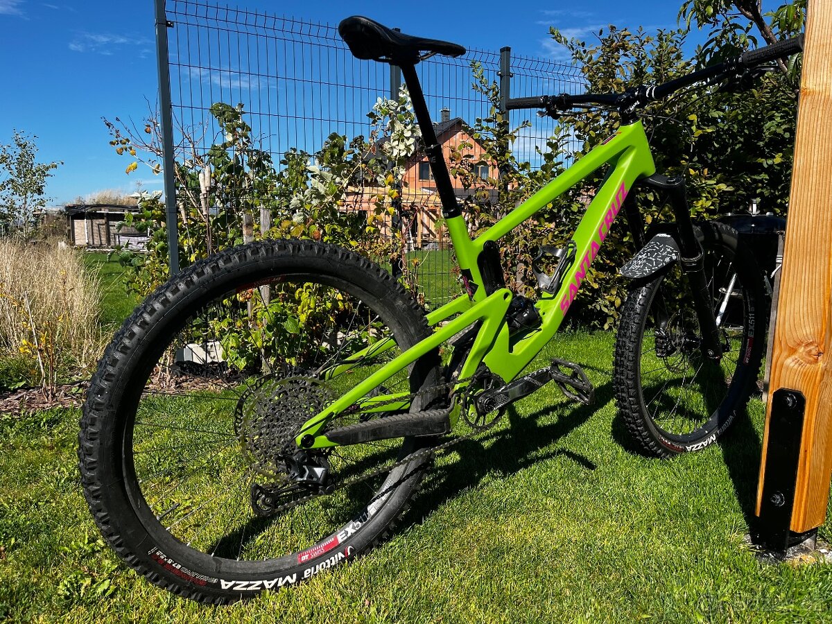 Santa Cruz Nomad V5 2022 - 2