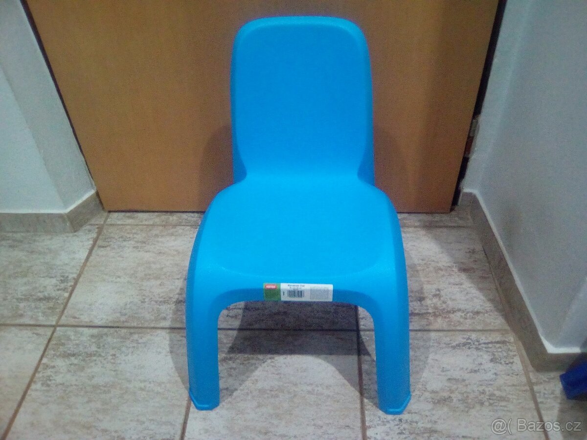 Modrá plastová židlička - 2