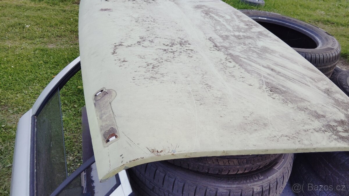 Škoda 100 kapota - 2