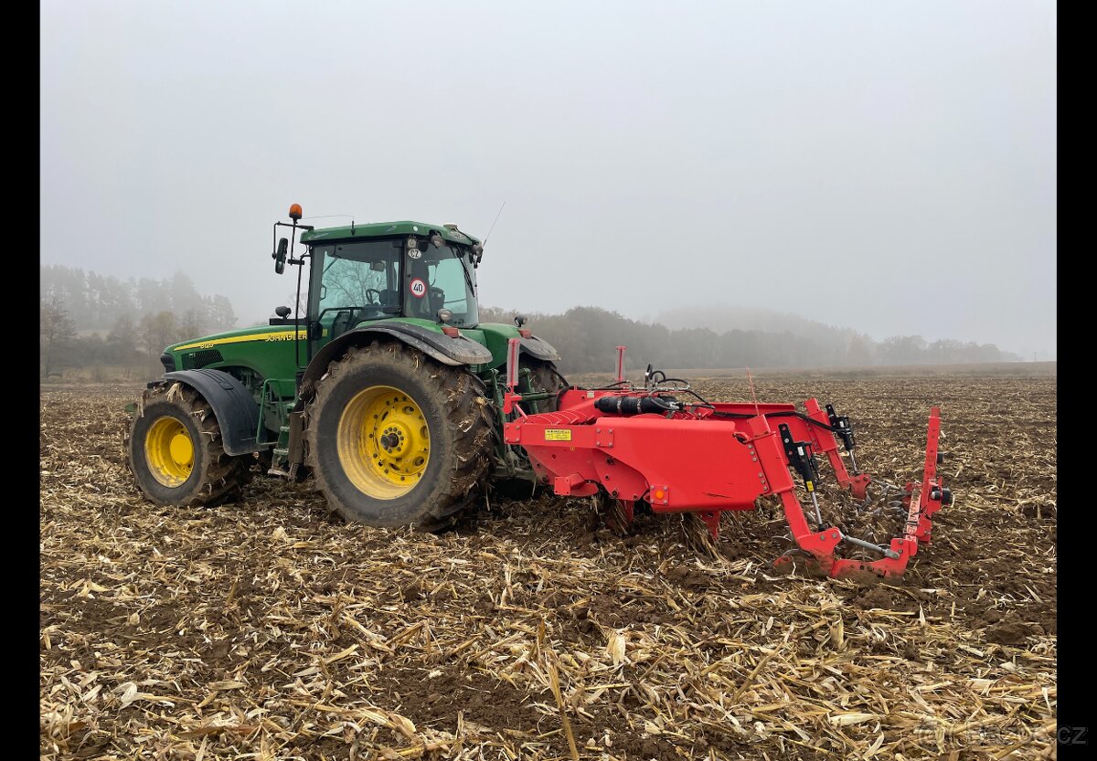 Dlátový pluh, John Deere 8120 - 2