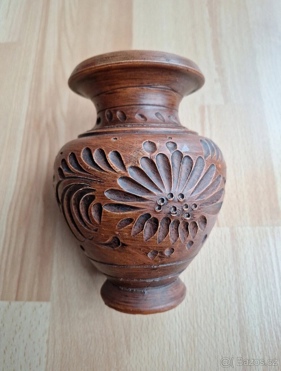Hnědá zdobená keramická váza - 2