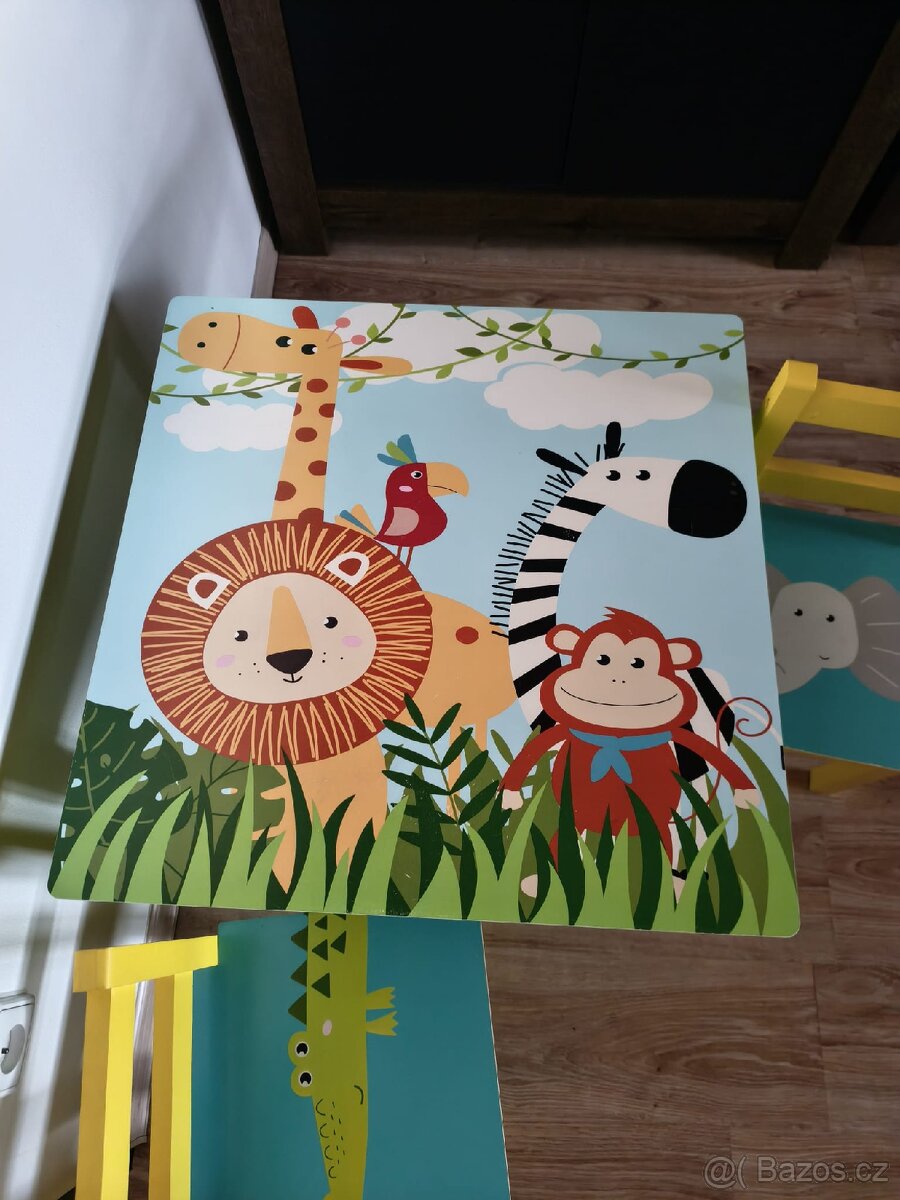 Dětský stůl a dvě židličky - 2