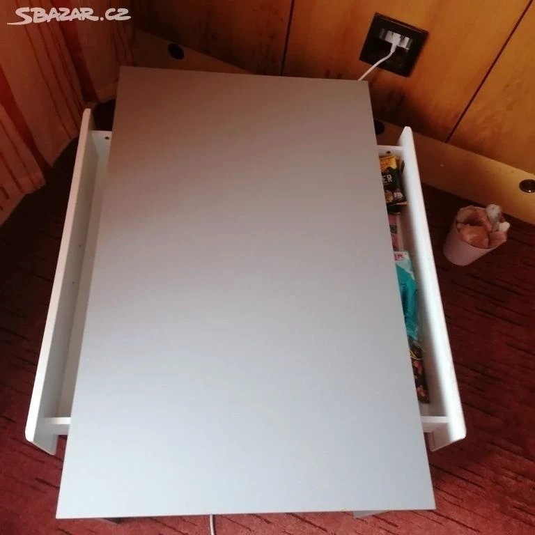 Moc pěkný stoleřek se šuplíky - 2
