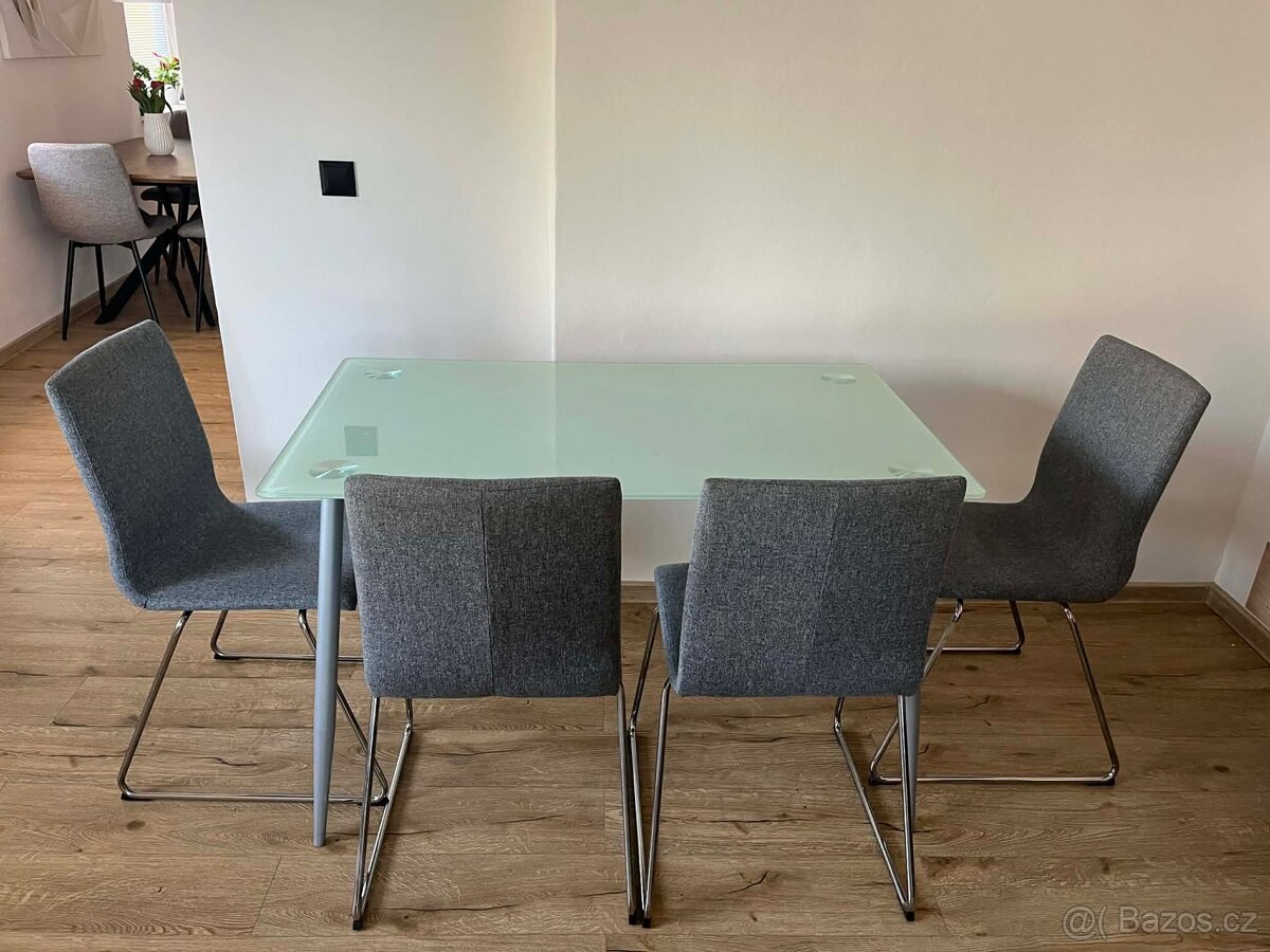 Skleněný jídelní stůl + 4 židle - 2