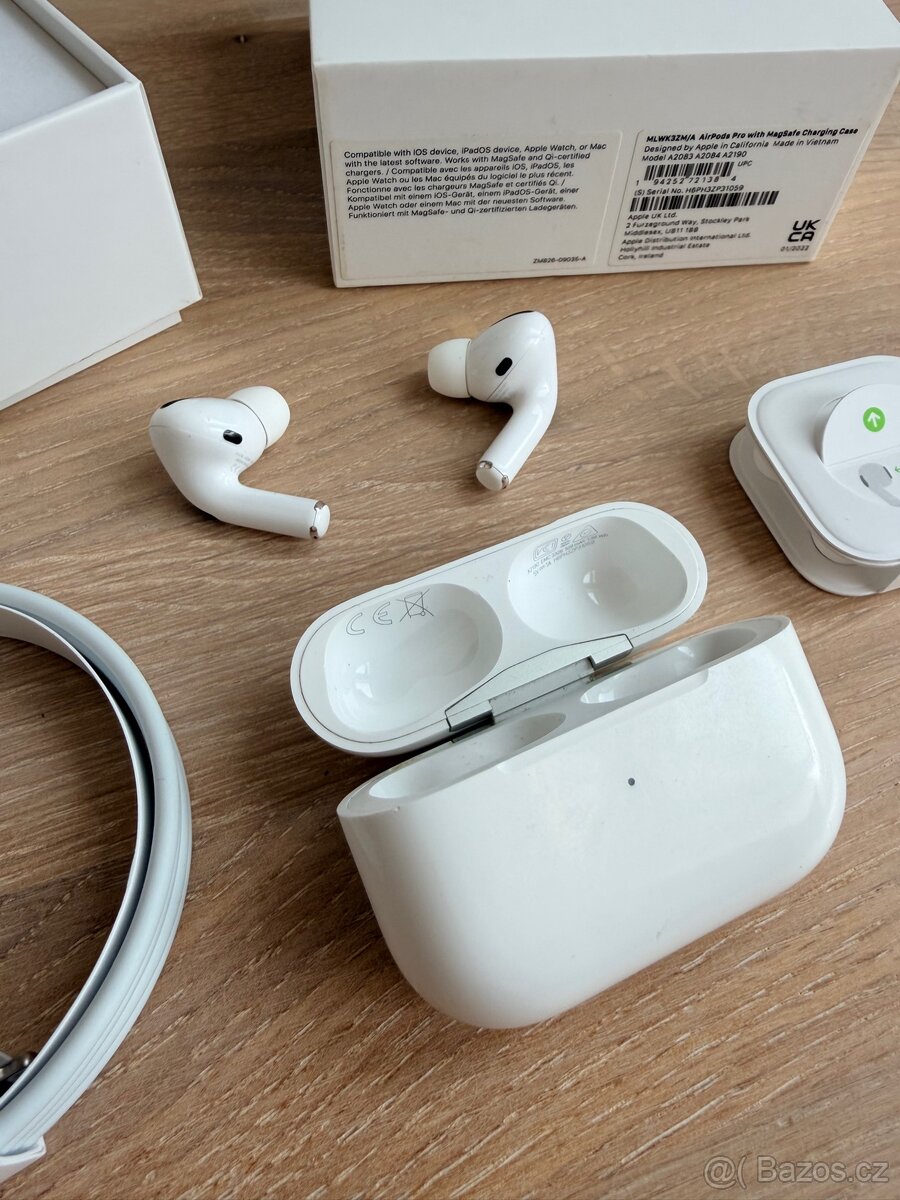 Apple AirPods Pro 1 - 2