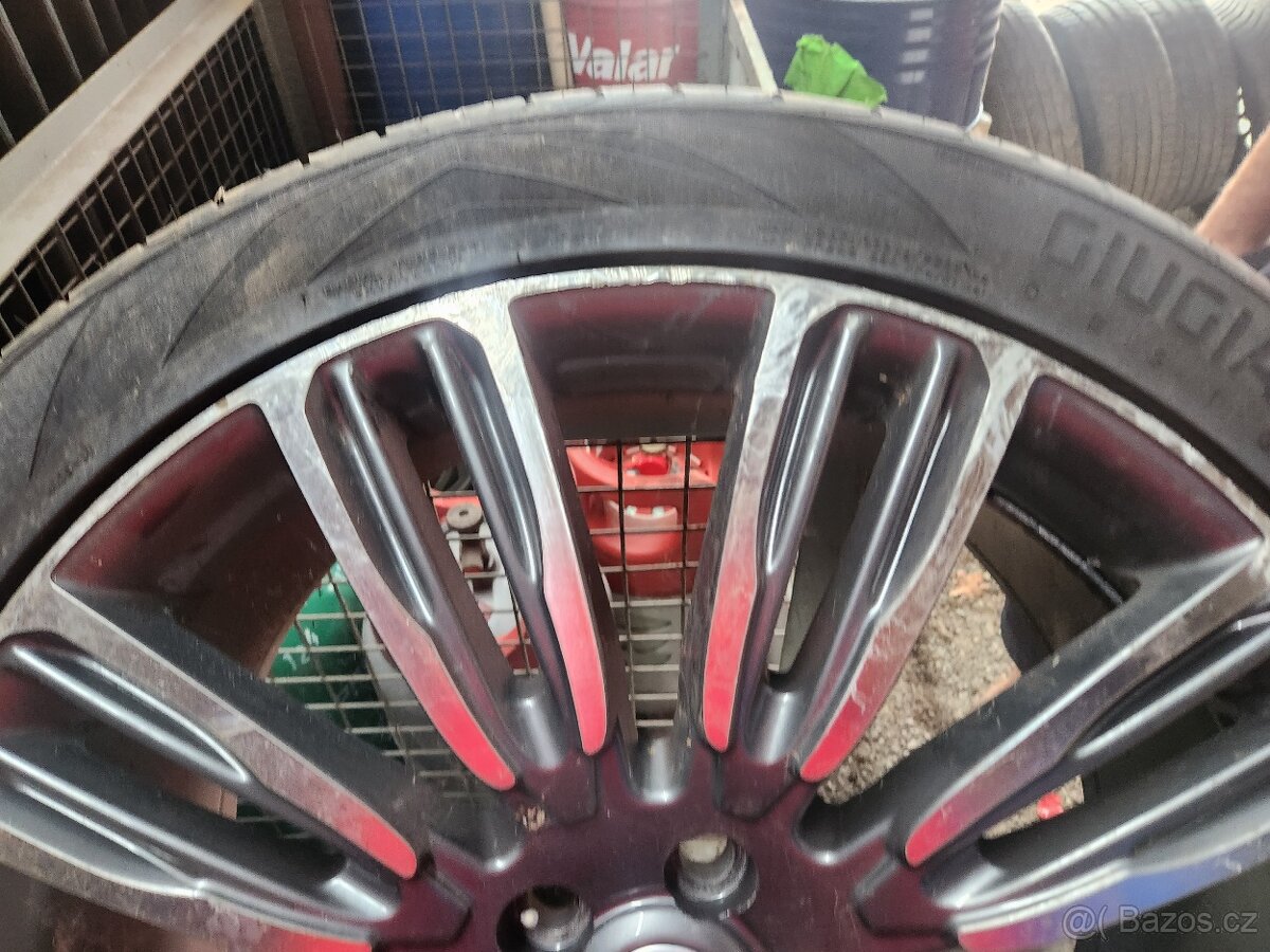 Originál Land rover 275/40/ZR22 ,pneu 90%