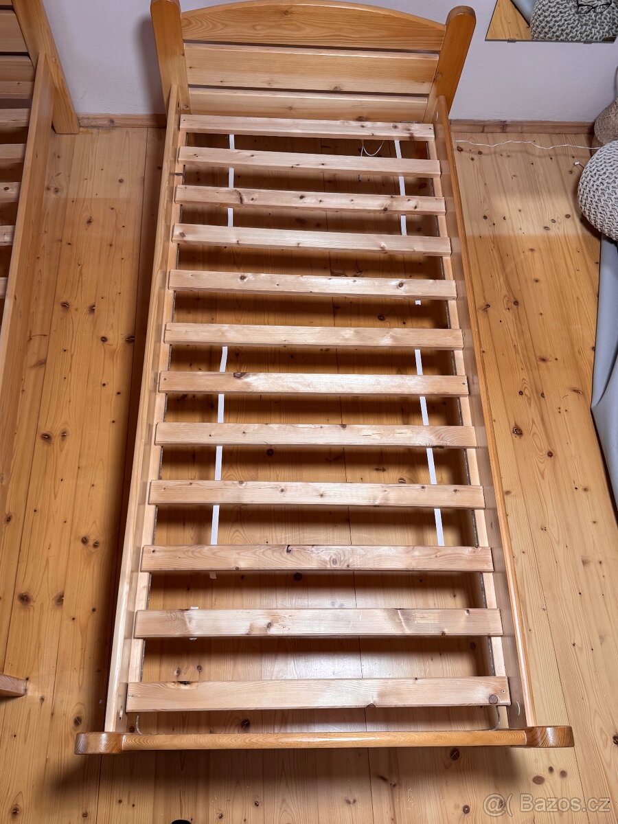 Dřevěná postel - 2