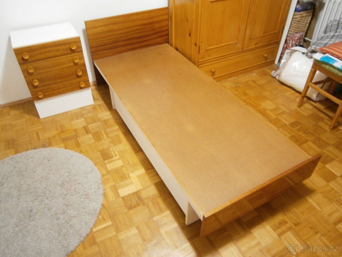 POSTEL A NOČNÍ STOLEK - 2