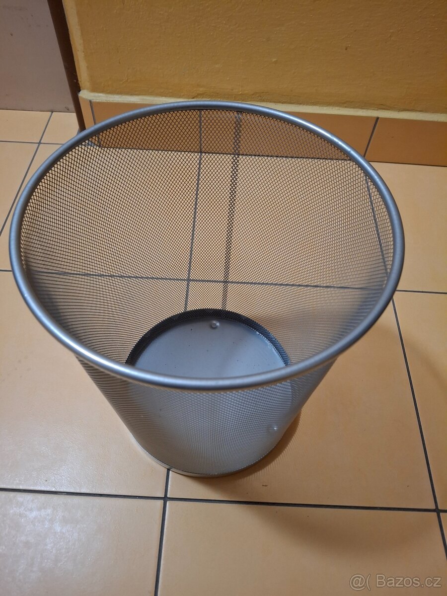 Organizace kancelářských potřeb + kancelářský koš - 2