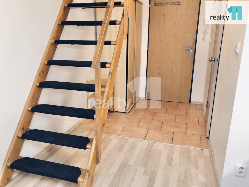 Byt 1+1 s parkovacím stáním, v Praze 12 (4) Točná - 2