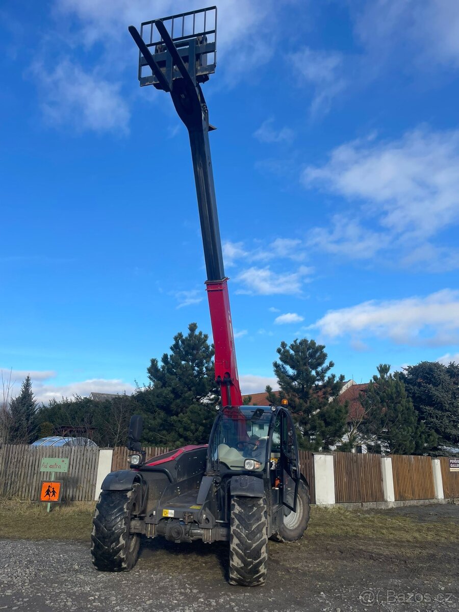Teleskopický manipulátor Massey Ferguson TH 7038 - 2