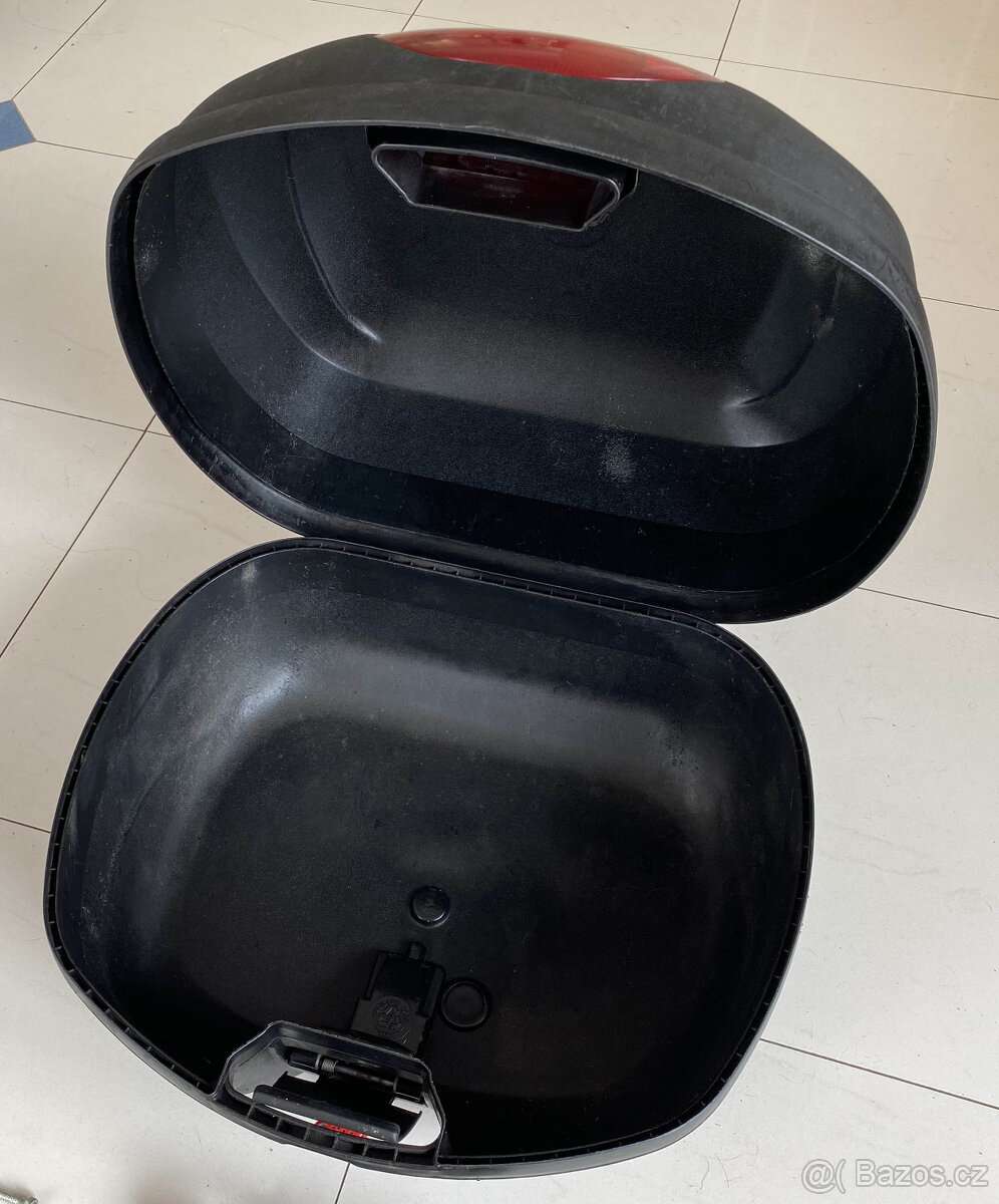 Kufr / box na skútr GIVI E 33 černý - 2