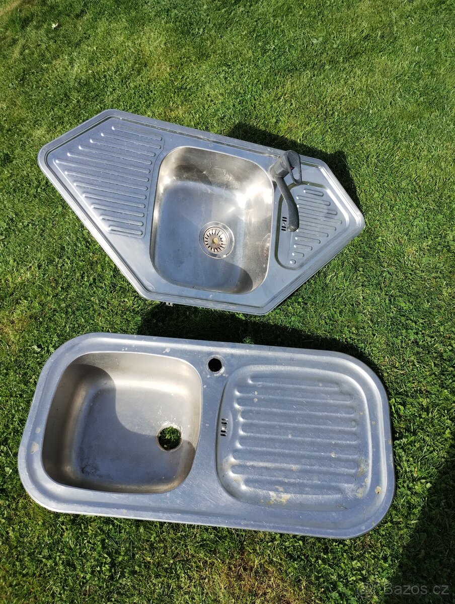 Skříňky, dřez,kuch.deska - 2